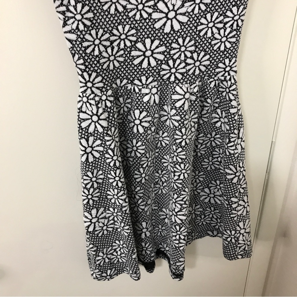 3/$15 TOPSHOP 90s y2k black and white daisy shirt sleeve mini dress - Picture 4 of 8